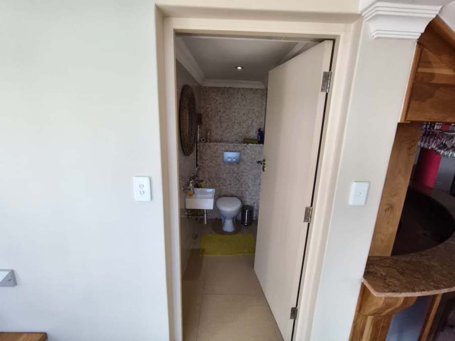 5 Bedroom Property for Sale in Blueberry Hill Western Cape